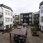 Chic 1-Bedroom Modern Apt With Gym & Free Parking