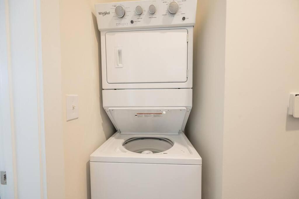 Apartment Chic 1-bedroom Modern With Gym & Free Parking