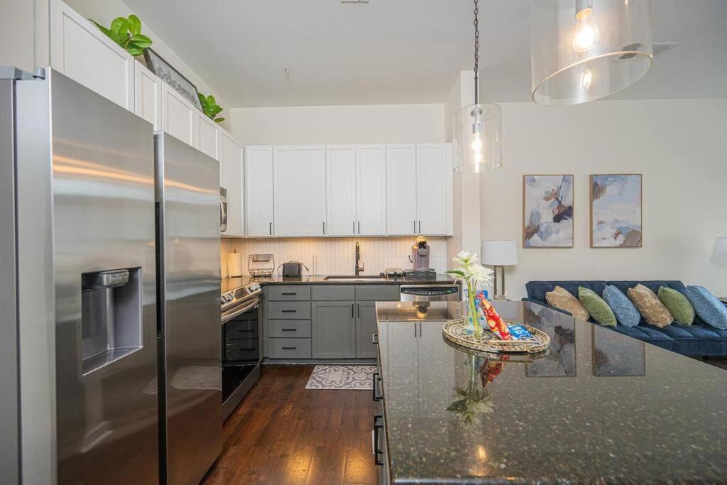 Chic 1-bedroom Modern With Gym & Free Parking *