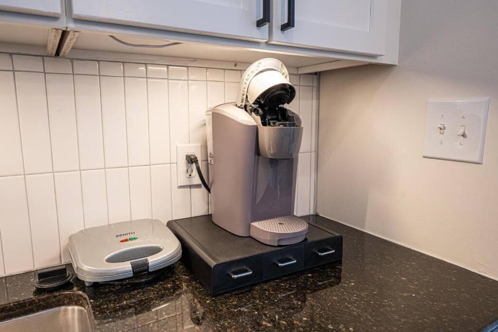 Apartment Chic 1-bedroom Modern With Gym & Free Parking