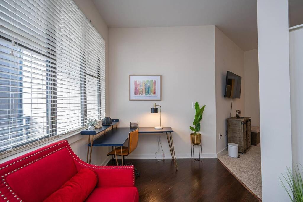 Apartment Chic 1-bedroom Modern With Gym & Free Parking *