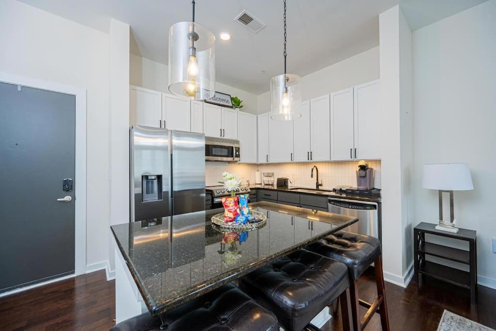 Apartment Chic 1-bedroom Modern With Gym & Free Parking