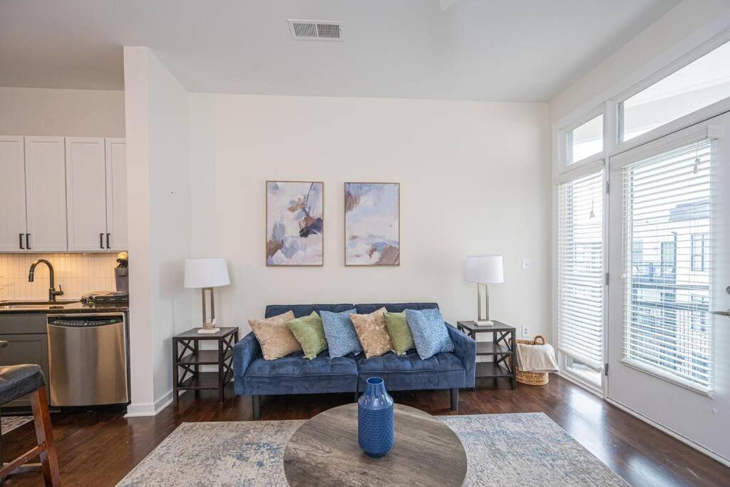Chic 1-bedroom Modern With Gym & Free Parking Apartment Charlotte
