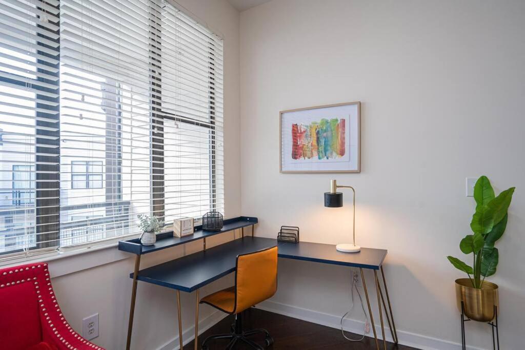 Chic 1-bedroom Modern With Gym & Free Parking *
