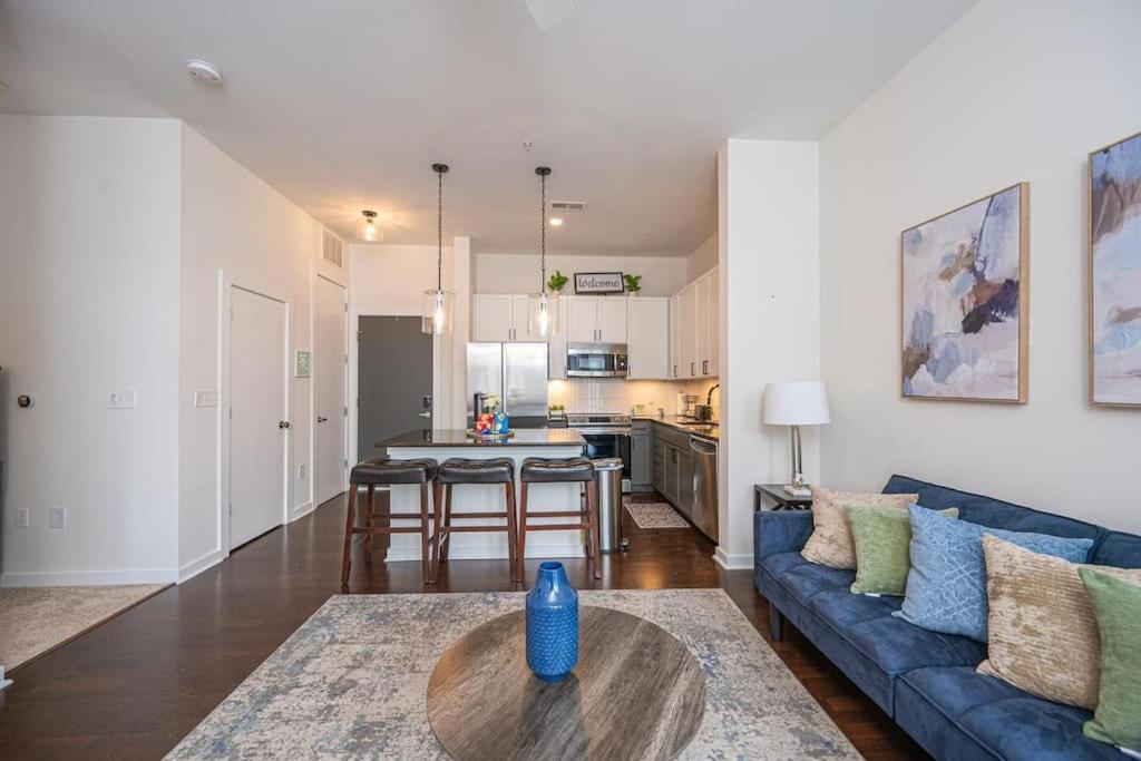 Apartment Chic 1-bedroom Modern With Gym & Free Parking *